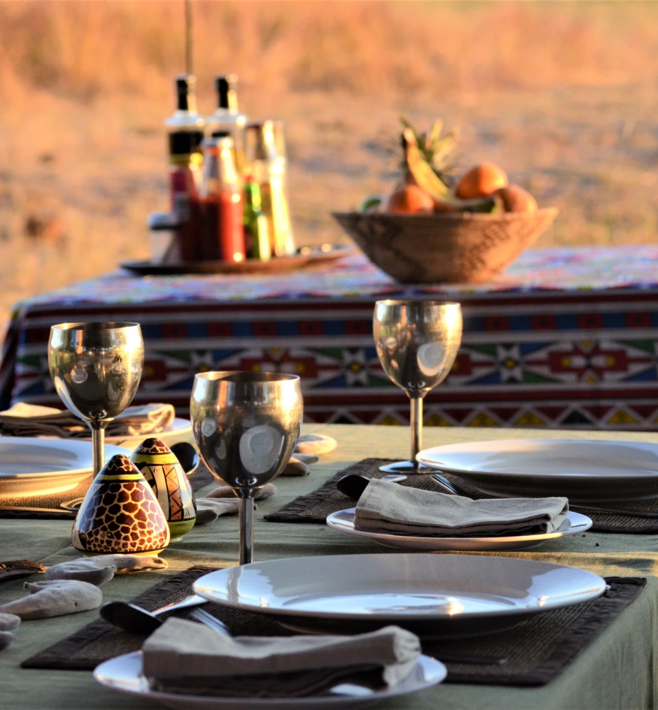 safari-botswana-itinerant-camp-table-alexbotswana